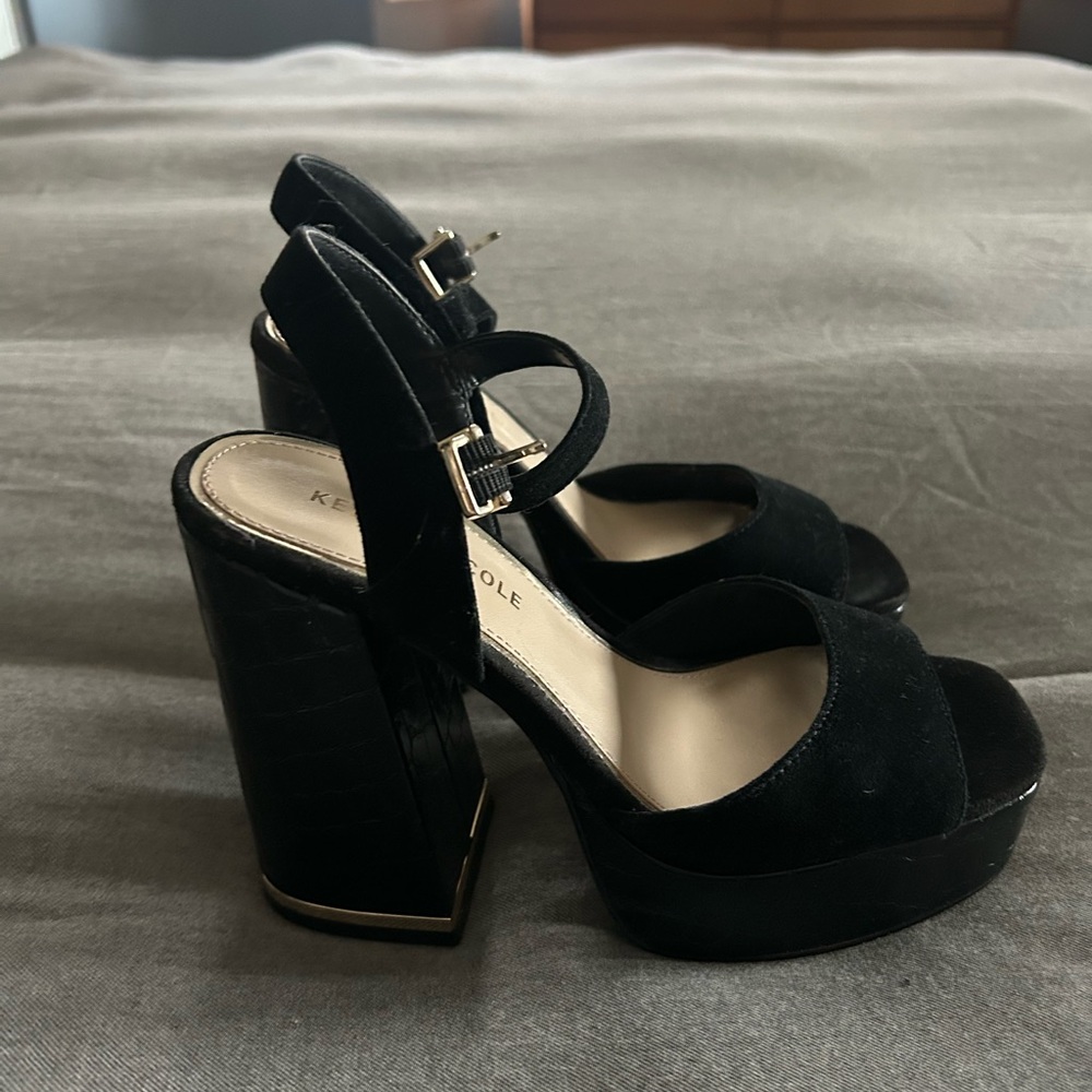 Kenneth Cole- Black platform peep toe heel Size 6